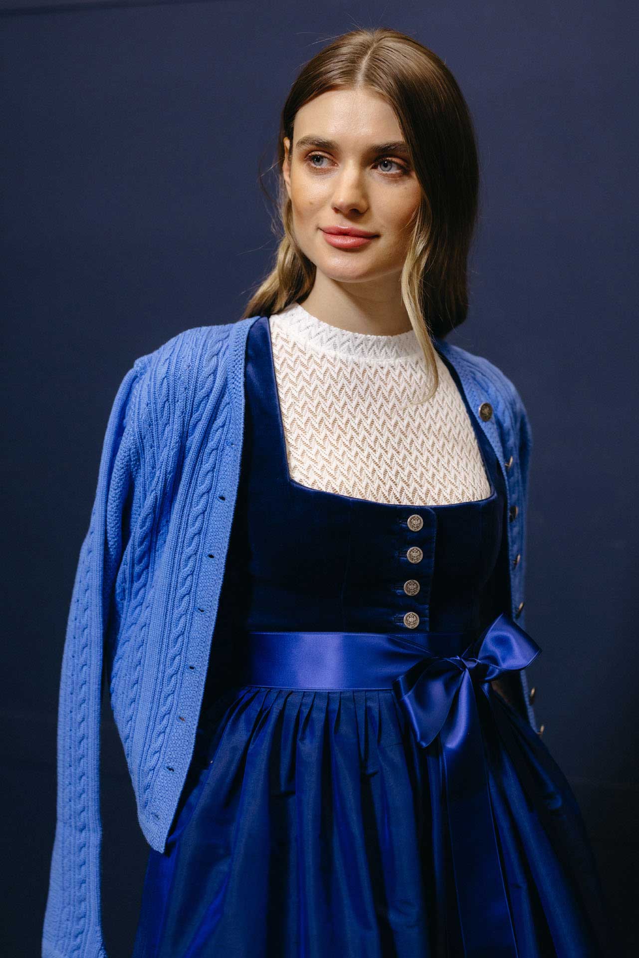 Samtdirndl Mara Blau - Image 3